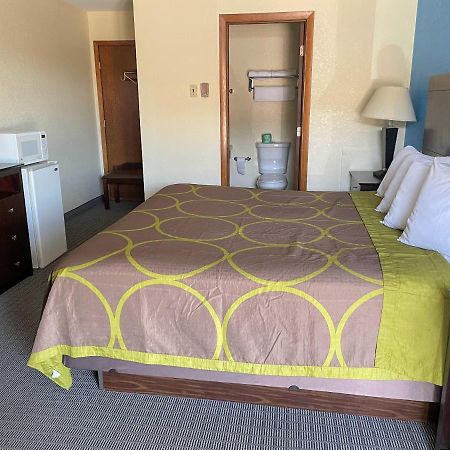 Amerivu Inn & Suites О-Клер Екстер'єр фото