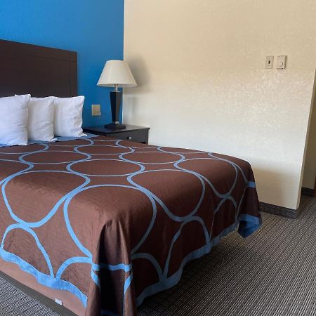 Amerivu Inn & Suites О-Клер Екстер'єр фото