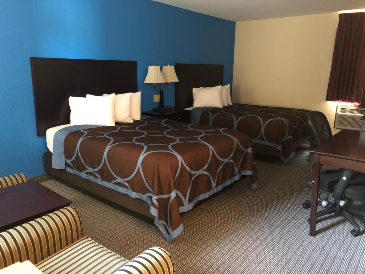 Amerivu Inn & Suites О-Клер Екстер'єр фото